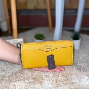 GUESS Wallet